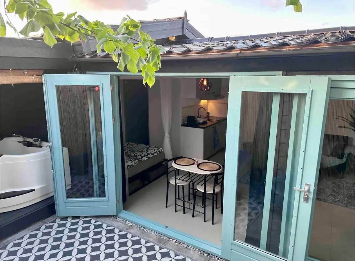 Cozy Cottage With Jacuzzi & Private Garden Near Amsterdam Vijfhuizen 0*,  Netherlands
