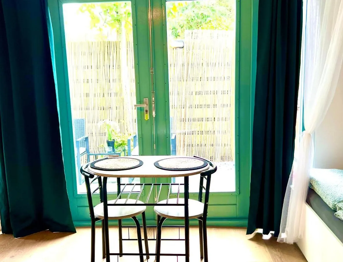 Cozy Cottage With Jacuzzi & Private Garden Near Amsterdam Vijfhuizen Holiday home