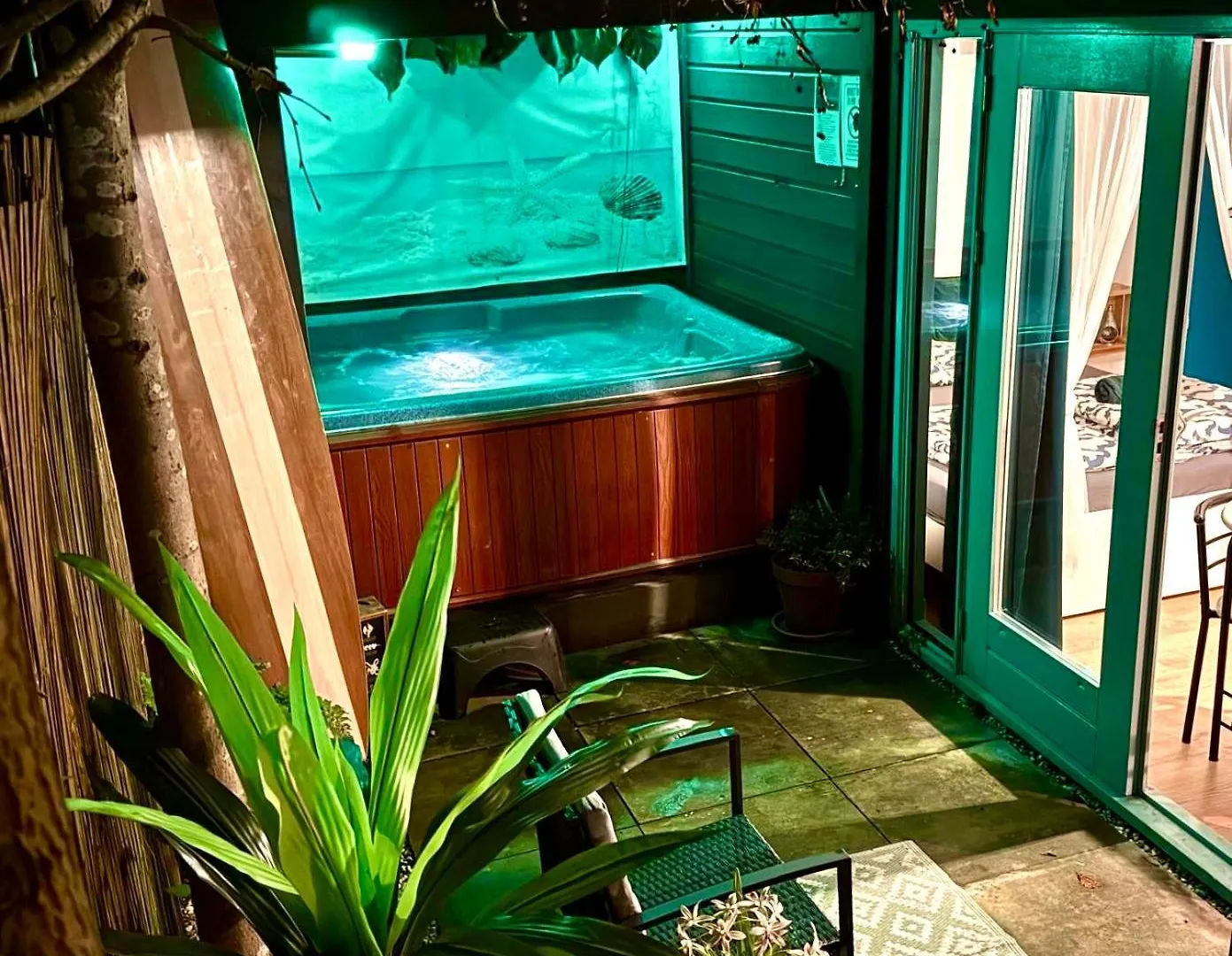 Cozy Cottage With Jacuzzi & Private Garden Near Amsterdam Vijfhuizen Holiday home
