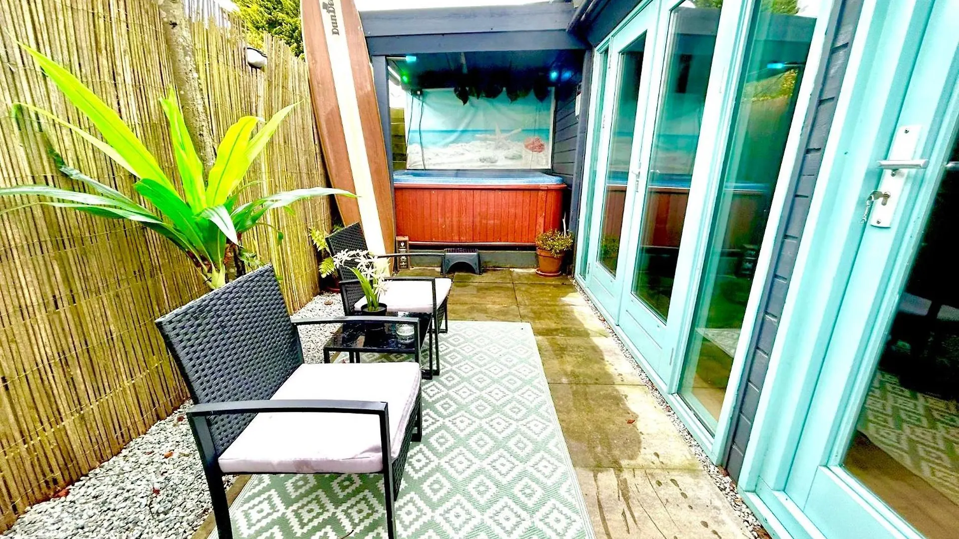Cozy Cottage With Jacuzzi & Private Garden Near Amsterdam Vijfhuizen 0*,  Netherlands